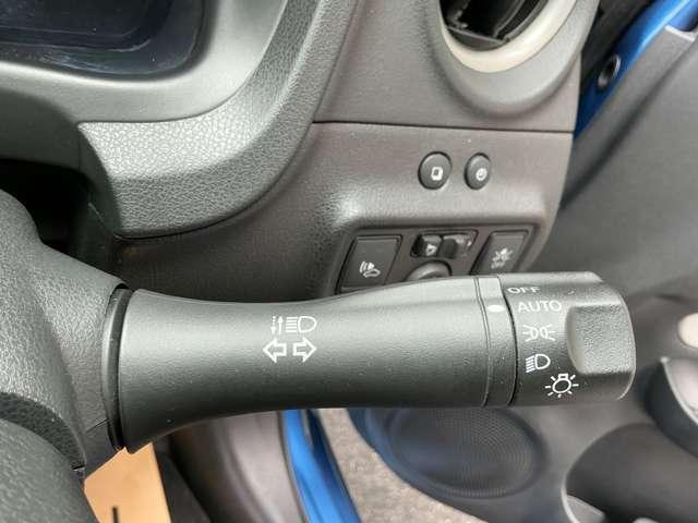 ノート １．２　ｅ－ＰＯＷＥＲ　Ｘ　メモリーナビ＆フルセグ　Ｒカメラ　運転席助手席エアバック　レーンキープ　ＡＵＴＯエアコン　盗難防止システム　ナビＴＶ　運転席エアバッグ　キーレスエントリー　ＥＴＣ車載器　アイドリングストップ　パワーウィンドウ　パワステ（9枚目）