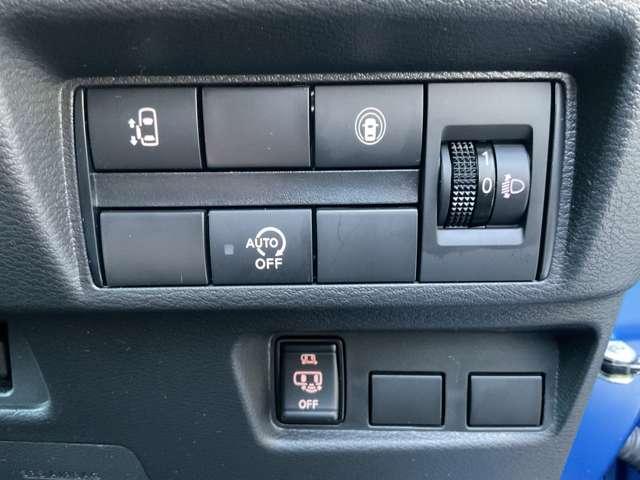 電動スライドドアの開閉スイッチやアイドリングストップ機能のキャンセルは運転席で操作します