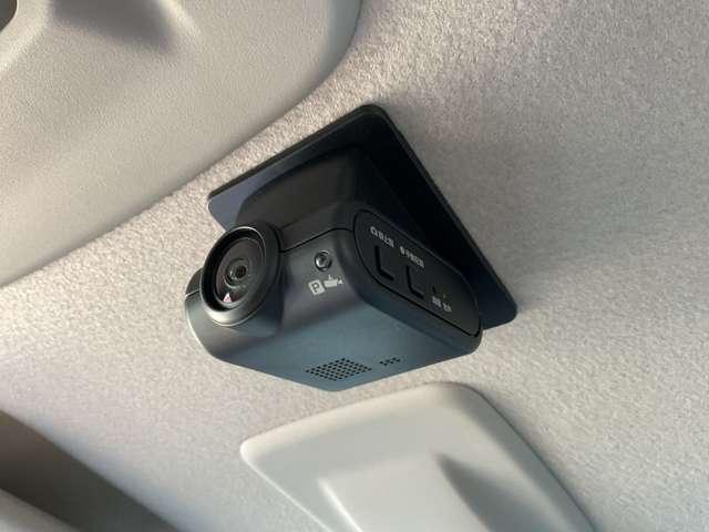 前、室内後方ドライブレコーダーを装着すれば、事故やトラブルの際、前方車両や後方車両の映像を録画し、客観的な証拠を残すことができます。また、あおり運転対策にも効果的です。