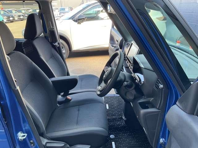 運転席・助手席は、ゆったりと座れるサイズで、長時間の運転でも快適です。