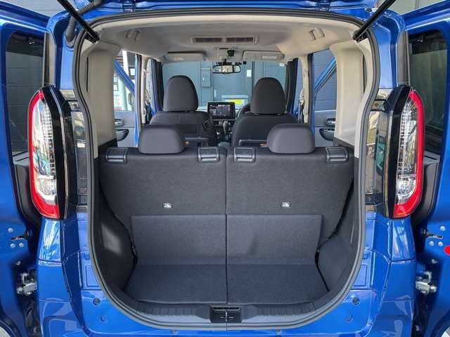 開口部が大きく荷物の積み下ろしがしやすいラゲッジスペースです