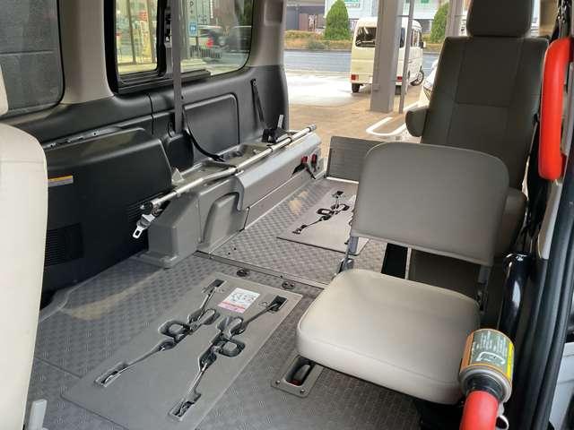 キャラバン ２．５　チェアキャブ　車いす２名仕様　メモリーナビ＆ドラレコ　リフタータイプ　スーパーＨＲ（15枚目）