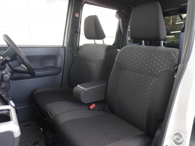 運転席の高さは調整できます。高い位置に合わせておけば、小柄な方でもより安心して運転していただけます。