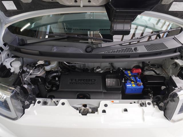 ◆エンジンルーム◆車の心臓部分のエンジンルームが汚いとトラブルの基になります。当店は専用の液剤を使って徹底的に綺麗にします。