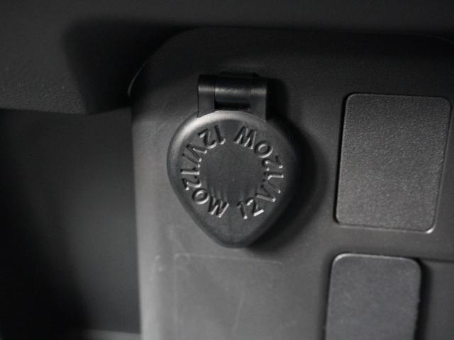 ◆１２Ｖ電源ソケット◆スマートフォンの充電等にも便利な電源ソケット！使いやすい場所に装備されています。