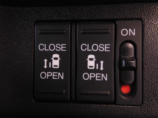 ◆両側電動スライドドア◆狭い駐車場でも乗り降りが楽々♪お子様が隣の車にドアを当ててしまう心配もございません！小さなお子様連れの方もこれで安心。