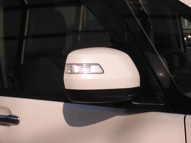 ◆ドアミラーウインカー◆ドアミラーにウインカーを装備しています。対向車に自身の進行方向を合図し安全に運転できます。