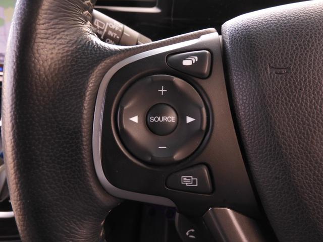 ◆オーディオリモコンスイッチ◆ハンドルにスイッチが装備されてます。視点をそらすことなく、ボリューム調整・オーディオソース切替・選曲が出来ます。安全運転しながら操作が可能になりました。