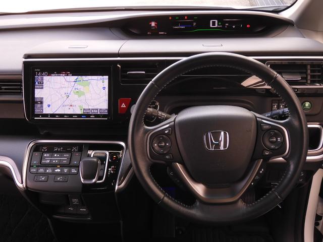 ◆ハンドル・インパネシフト◆シフトノブはインパネに配置されているので、運転席⇔助手席の移動が簡単。