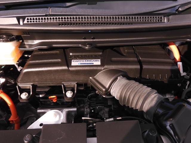 ◆エンジンルーム◆車の心臓部分のエンジンルームが汚いとトラブルの基になります。当店は専用の液剤を使って徹底的に綺麗にします。