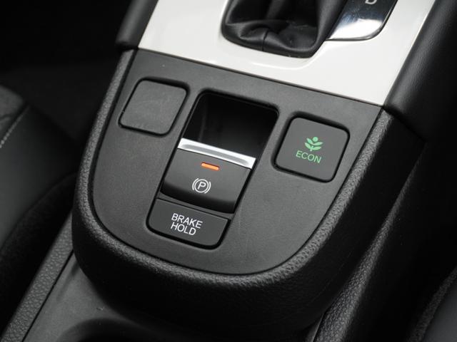 ���I�[�g�u���[�L�z�[���h�@�\�t���d�q�p�[�L���O�u���[�L���u���[�L�y�_���𑫂��痣���Ă���ԏ�Ԃ�ۂ��܂��B�A�N�Z���𓥂߂Ύ����Ńu���[�L����������A���i�\�I