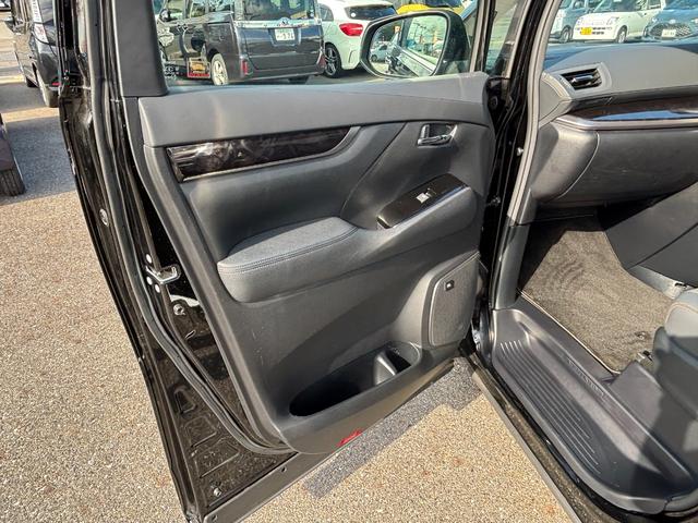 アルファード ２．５Ｓ　タイプゴールド　禁煙車　ＪＢＬプレミアムサウンドシステム　パワーバックドア　サンルーフ　デジタルインナーミラー　メーカー後席モニター　全方位カメラ　ディスプレイオーディオ　ＡｐｐｌｅＣａｒＰｌａｙ　ＥＴＣ２．０（20枚目）