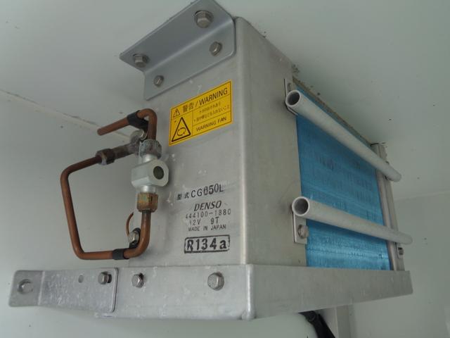 ハイゼットトラック 　ＦＲＰ中温冷凍車　片側スライドドア仕様・デンソー製・－７℃設定　・タイミングチェーン式エンジン・４ＡＴ・バックモニター・ドラレコ・ラバーマット＋サイドバイザー・取説・保証書・記録簿・法人１オーナー（12枚目）