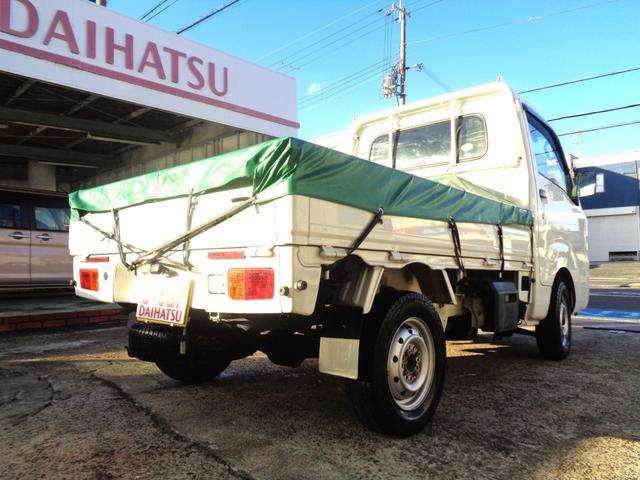 ハイゼットトラック スタンダード　タイミングチェーン式エンジン・４ＡＴ・パワステ・エアコン・ＡＢＳ・エアバッグ・純正ＣＤオーディオ・ＥＴＣ・３方開・荷台シートカバー・マット＋バイザー・取扱説明書・保証書・スペアキー有・車検２年受渡（6枚目）