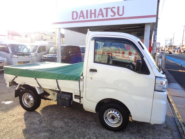 ハイゼットトラック スタンダード　タイミングチェーン式エンジン・４ＡＴ・パワステ・エアコン・ＡＢＳ・エアバッグ・純正ＣＤオーディオ・ＥＴＣ・３方開・荷台シートカバー・マット＋バイザー・取扱説明書・保証書・スペアキー有・車検２年受渡（7枚目）