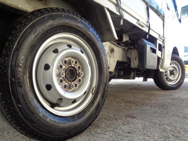 ハイゼットトラック スタンダード　タイミングチェーン式エンジン・４ＡＴ・パワステ・エアコン・ＡＢＳ・エアバッグ・純正ＣＤオーディオ・ＥＴＣ・３方開・荷台シートカバー・マット＋バイザー・取扱説明書・保証書・スペアキー有・車検２年受渡（25枚目）