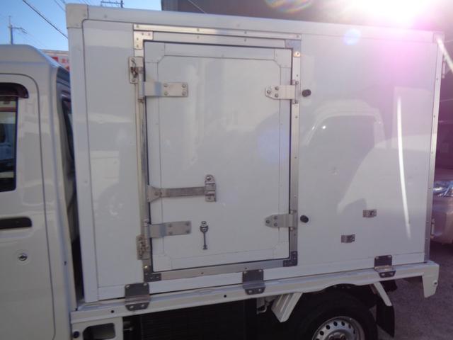ハイゼットトラック 低温冷蔵冷凍車 東プレ製 -22℃設定・タイミングチェーン式エンジン・4AT・パートタイム4WD・ハイルーフ・ABS・Wエアバッグ・キーレス・パワーウィンドウ・樹脂製スノコ・事業用登録可(27枚目)