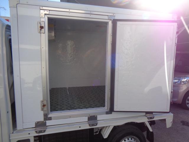 ハイゼットトラック 低温冷蔵冷凍車 東プレ製 -22℃設定・タイミングチェーン式エンジン・4AT・パートタイム4WD・ハイルーフ・ABS・Wエアバッグ・キーレス・パワーウィンドウ・樹脂製スノコ・事業用登録可(28枚目)
