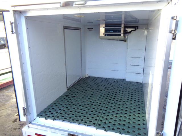 ハイゼットトラック 低温冷蔵冷凍車 東プレ製 -22℃設定・タイミングチェーン式エンジン・4AT・パートタイム4WD・ハイルーフ・ABS・Wエアバッグ・キーレス・パワーウィンドウ・樹脂製スノコ・事業用登録可(30枚目)