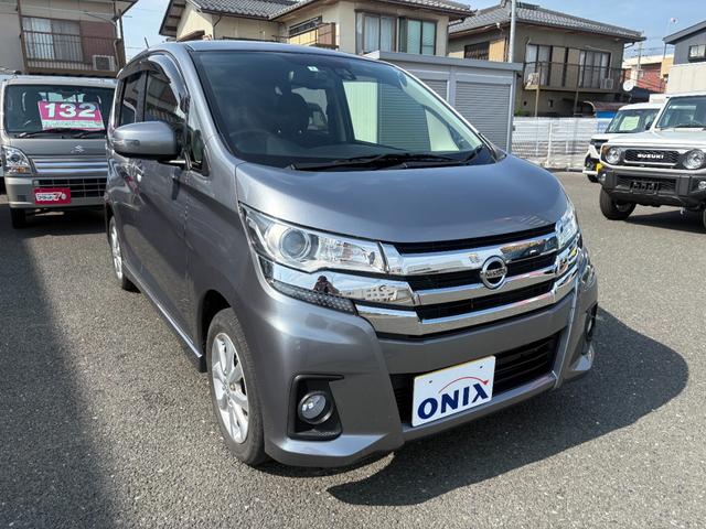 デイズ ハイウェイスター　Ｘ　４ＷＤ　ワンオーナー　禁煙車　アラウンドビューモニター　衝突被害軽減システム　オートエアコン　電動格納ミラー　オートライト　シートヒーター　１４インチアルミホイール　ＨＩＤヘッドライト　スマートキー（3枚目）