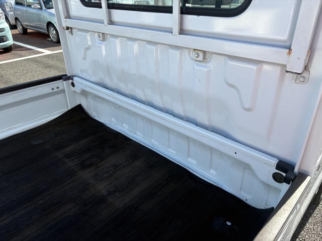キャリイトラック 4WD 5速ミッション エアコン パワステ ヘッドライトレベライザー ゲートプロテクター(25枚目)