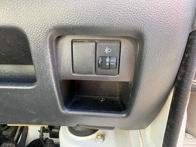 キャリイトラック 4WD 5速ミッション エアコン パワステ ヘッドライトレベライザー ゲートプロテクター(35枚目)