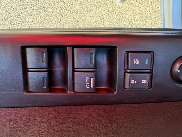 Ｎ－ＢＯＸ Ｇ・Ｌパッケージ　４ＷＤ　後席両側パワースライドドア　オートエアコン　電動格納ミラー　プッシュスタート　スマートキー　１４インチ純正アルミホイール　アイドリングストップ　ステアリングリモコン　ＣＤ再生（31枚目）