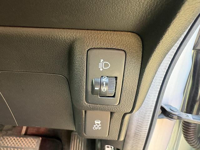 Ｎ－ＢＯＸ Ｇ・Ｌパッケージ　４ＷＤ　後席両側パワースライドドア　オートエアコン　電動格納ミラー　プッシュスタート　スマートキー　１４インチ純正アルミホイール　アイドリングストップ　ステアリングリモコン　ＣＤ再生（35枚目）