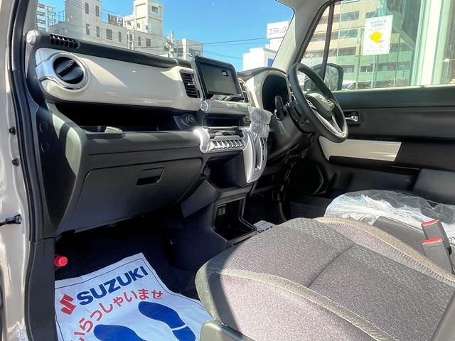 クロスビー 　スズキセーフティサポート　全方位カメラパッケージ　運転席助手席シートヒーター　ＬＥＤヘッドランプ　フロントプレミアムＵＶ／ＩＲカットガラス　全席撥水加工シート（10枚目）