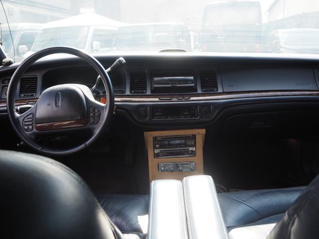 LINCOLN LINCOLN TOWNCAR SIGNATURE