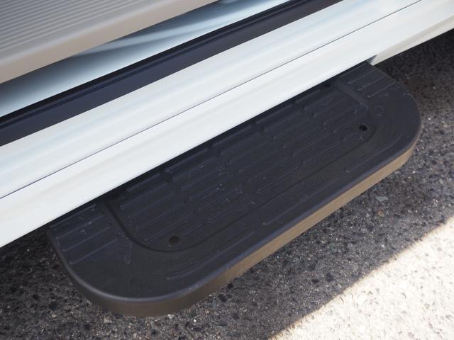 エブリイワゴン ＰＺターボスペシャル　ハイルーフ　６型　届出済未使用車　デュアルカメラブレーキ　ディスプレイオーディオ　Ｂカメラ　ＬＥＤヘッド　両側パワースライドドア　電動オートステップ　　ＥＴＣ　ドラレコ前後　純正マット　ドアバイザー（18枚目）