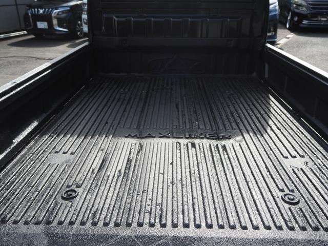 キャリイトラック ＫＸ　２ＷＤ　４速ＡＴ　届出済未使用車　ＬＥＤヘッドライト　フォグランプ　純正ＣＤオーディオ　ＥＴＣ　キーレス　ＬＥＤ荷台作業灯　３Ｄマット　シートカバー　マックスベットライナー　鳥居ブラックアルミ縞板（10枚目）