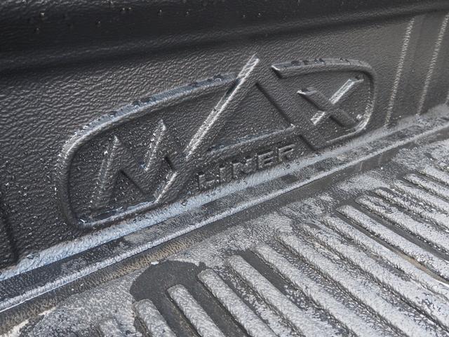 キャリイトラック ＫＸ　２ＷＤ　４速ＡＴ　届出済未使用車　ＬＥＤヘッドライト　フォグランプ　純正ＣＤオーディオ　ＥＴＣ　キーレス　ＬＥＤ荷台作業灯　３Ｄマット　シートカバー　マックスベットライナー　鳥居ブラックアルミ縞板（11枚目）