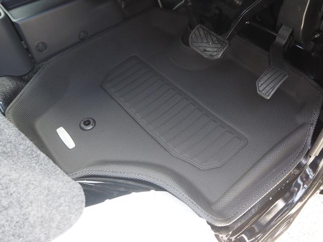 キャリイトラック ＫＸ　２ＷＤ　４速ＡＴ　届出済未使用車　ＬＥＤヘッドライト　フォグランプ　純正ＣＤオーディオ　ＥＴＣ　キーレス　ＬＥＤ荷台作業灯　３Ｄマット　シートカバー　マックスベットライナー　鳥居ブラックアルミ縞板（13枚目）