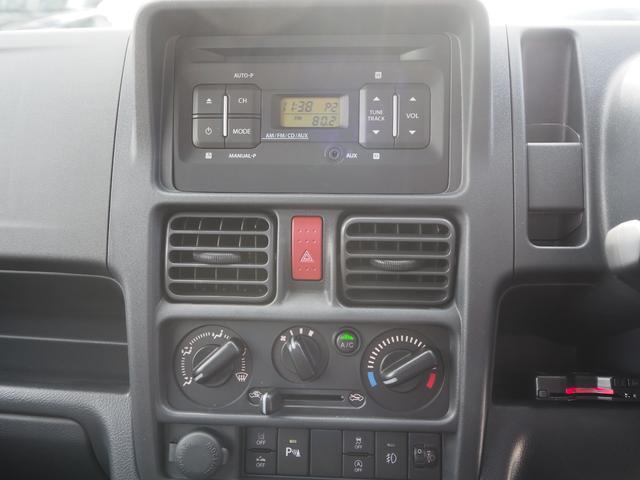 キャリイトラック ＫＸ　２ＷＤ　４速ＡＴ　届出済未使用車　ＬＥＤヘッドライト　フォグランプ　純正ＣＤオーディオ　ＥＴＣ　キーレス　ＬＥＤ荷台作業灯　３Ｄマット　シートカバー　マックスベットライナー　鳥居ブラックアルミ縞板（16枚目）