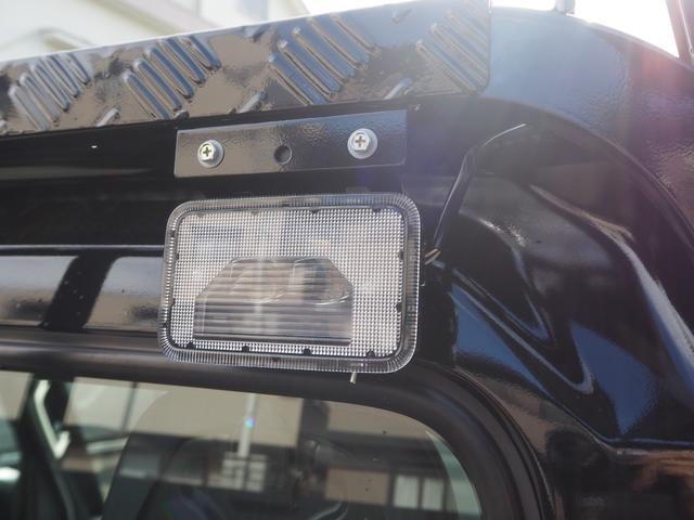 キャリイトラック ＫＸ　２ＷＤ　４速ＡＴ　届出済未使用車　ＬＥＤヘッドライト　フォグランプ　純正ＣＤオーディオ　ＥＴＣ　キーレス　ＬＥＤ荷台作業灯　３Ｄマット　シートカバー　マックスベットライナー　鳥居ブラックアルミ縞板（24枚目）