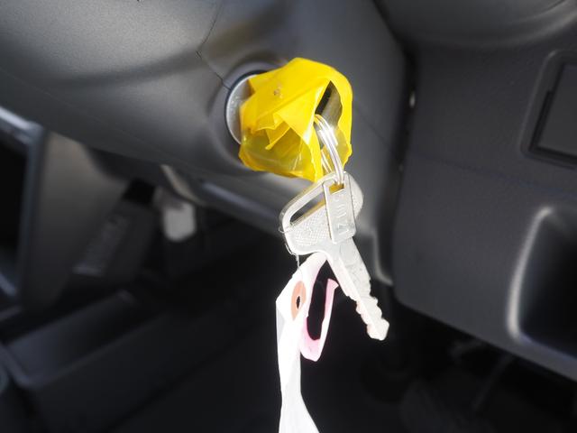 キャリイトラック ＫＸ　２ＷＤ　４速ＡＴ　届出済未使用車　ＬＥＤヘッドライト　フォグランプ　純正ＣＤオーディオ　ＥＴＣ　キーレス　ＬＥＤ荷台作業灯　３Ｄマット　シートカバー　マックスベットライナー　鳥居ブラックアルミ縞板（31枚目）