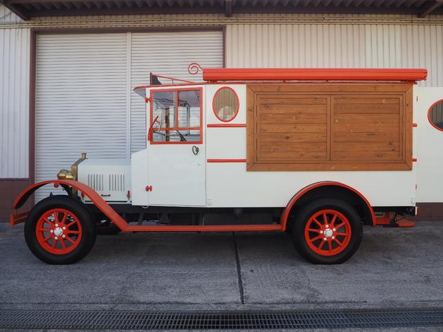 イギリスその他 　フレデリーニューアーク　国内希少車　キッチンカー仕様　荷台　長さ１９６　幅　１６０　高さ　１５０　４速ミッション　外部電源　サイド扉　シンク　サイドオーニング　換気扇　小型電気温水器　床縞板　スポット（4枚目）