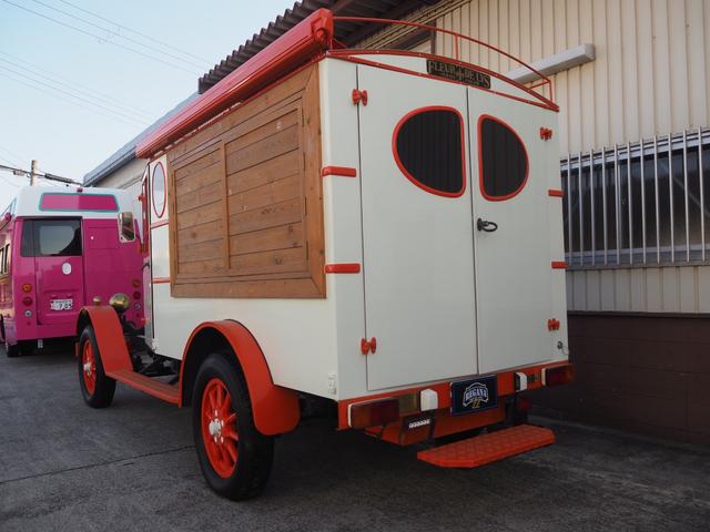イギリスその他 　フレデリーニューアーク　国内希少車　キッチンカー仕様　荷台　長さ１９６　幅　１６０　高さ　１５０　４速ミッション　外部電源　サイド扉　シンク　サイドオーニング　換気扇　小型電気温水器　床縞板　スポット（7枚目）