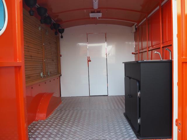 イギリスその他 　フレデリーニューアーク　国内希少車　キッチンカー仕様　荷台　長さ１９６　幅　１６０　高さ　１５０　４速ミッション　外部電源　サイド扉　シンク　サイドオーニング　換気扇　小型電気温水器　床縞板　スポット（12枚目）