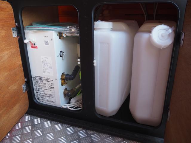 イギリスその他 　フレデリーニューアーク　国内希少車　キッチンカー仕様　荷台　長さ１９６　幅　１６０　高さ　１５０　４速ミッション　外部電源　サイド扉　シンク　サイドオーニング　換気扇　小型電気温水器　床縞板　スポット（14枚目）