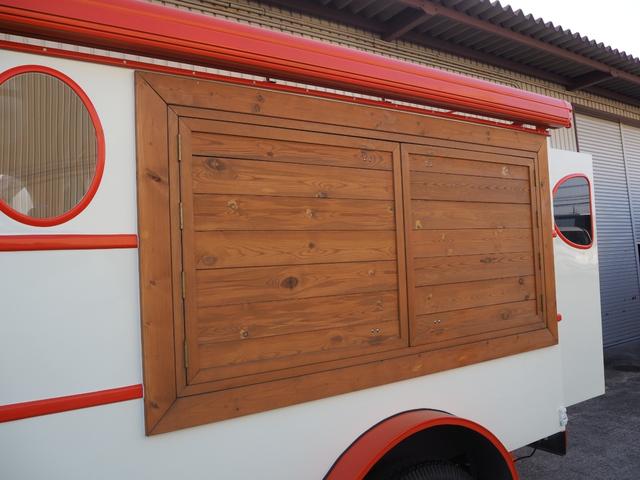 イギリスその他 　フレデリーニューアーク　国内希少車　キッチンカー仕様　荷台　長さ１９６　幅　１６０　高さ　１５０　４速ミッション　外部電源　サイド扉　シンク　サイドオーニング　換気扇　小型電気温水器　床縞板　スポット（31枚目）