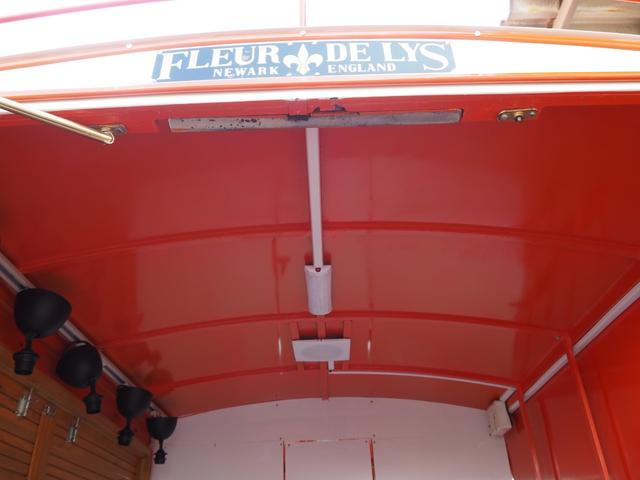 イギリスその他 　フレデリーニューアーク　国内希少車　キッチンカー仕様　荷台　長さ１９６　幅　１６０　高さ　１５０　４速ミッション　外部電源　サイド扉　シンク　サイドオーニング　換気扇　小型電気温水器　床縞板　スポット（32枚目）