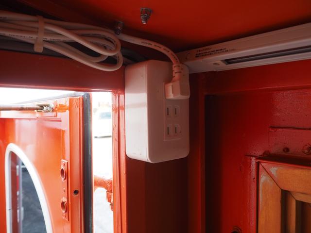 イギリスその他 　フレデリーニューアーク　国内希少車　キッチンカー仕様　荷台　長さ１９６　幅　１６０　高さ　１５０　４速ミッション　外部電源　サイド扉　シンク　サイドオーニング　換気扇　小型電気温水器　床縞板　スポット（36枚目）