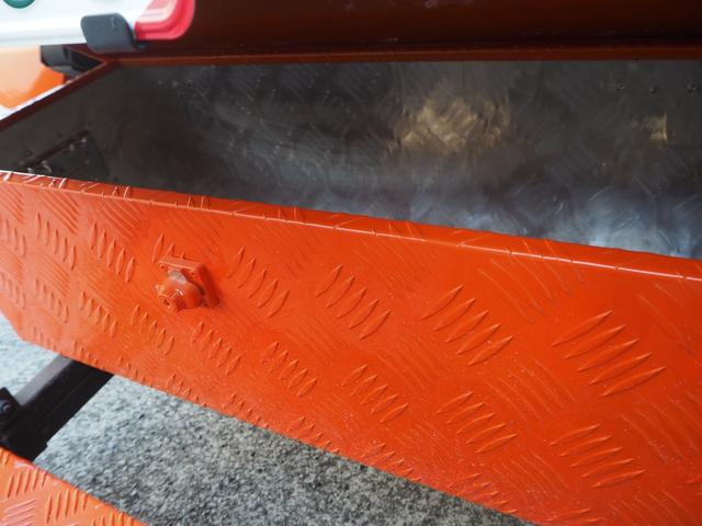 イギリスその他 　フレデリーニューアーク　国内希少車　キッチンカー仕様　荷台　長さ１９６　幅　１６０　高さ　１５０　４速ミッション　外部電源　サイド扉　シンク　サイドオーニング　換気扇　小型電気温水器　床縞板　スポット（39枚目）