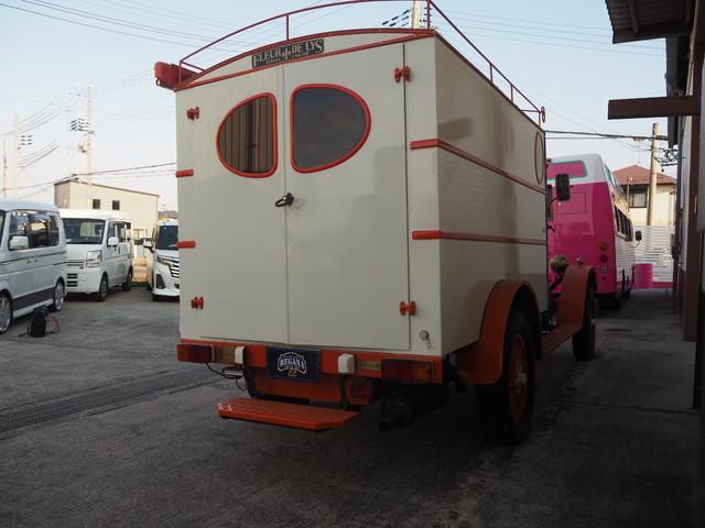 イギリスその他 　フレデリーニューアーク　国内希少車　キッチンカー仕様　荷台　長さ１９６　幅　１６０　高さ　１５０　４速ミッション　外部電源　サイド扉　シンク　サイドオーニング　換気扇　小型電気温水器　床縞板　スポット（46枚目）