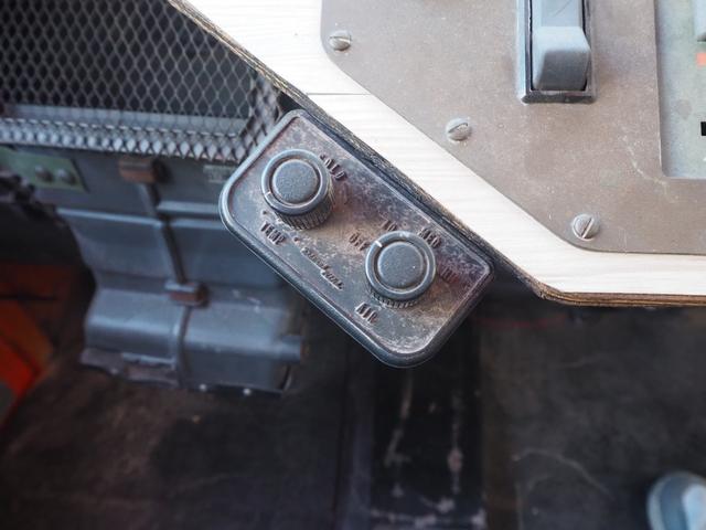 イギリスその他 　フレデリーニューアーク　国内希少車　キッチンカー仕様　荷台　長さ１９６　幅　１６０　高さ　１５０　４速ミッション　外部電源　サイド扉　シンク　サイドオーニング　換気扇　小型電気温水器　床縞板　スポット（52枚目）