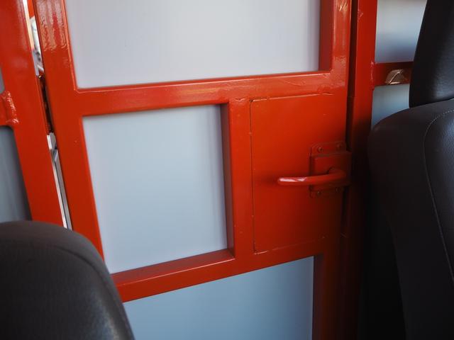 イギリスその他 　フレデリーニューアーク　国内希少車　キッチンカー仕様　荷台　長さ１９６　幅　１６０　高さ　１５０　４速ミッション　外部電源　サイド扉　シンク　サイドオーニング　換気扇　小型電気温水器　床縞板　スポット（57枚目）