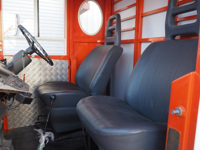 イギリスその他 　フレデリーニューアーク　国内希少車　キッチンカー仕様　荷台　長さ１９６　幅　１６０　高さ　１５０　４速ミッション　外部電源　サイド扉　シンク　サイドオーニング　換気扇　小型電気温水器　床縞板　スポット（59枚目）