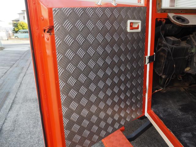 イギリスその他 　フレデリーニューアーク　国内希少車　キッチンカー仕様　荷台　長さ１９６　幅　１６０　高さ　１５０　４速ミッション　外部電源　サイド扉　シンク　サイドオーニング　換気扇　小型電気温水器　床縞板　スポット（60枚目）